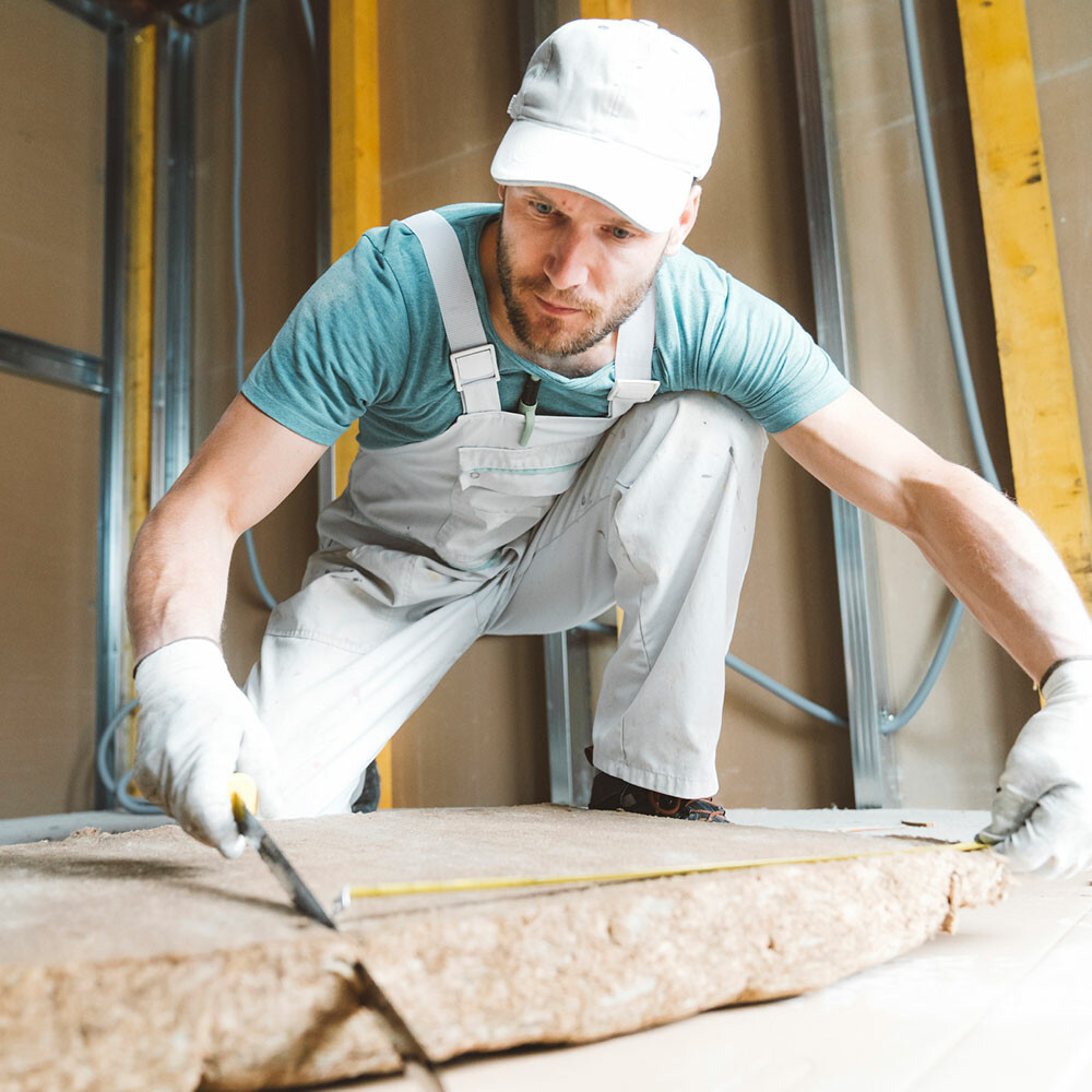 Handwerker bei Wärmedämmung